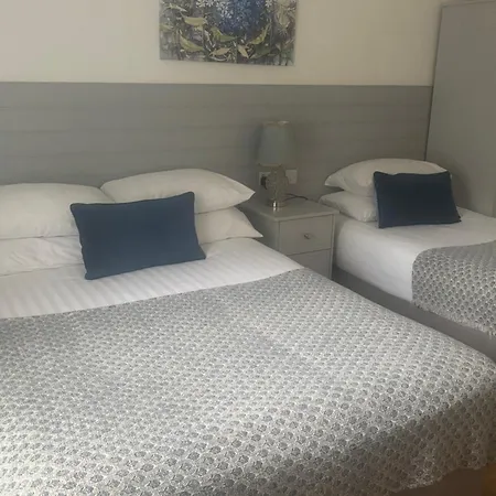 Racecourse View Guest house *